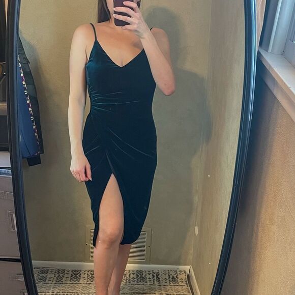 Black Halo Bowery Velvet Sheath Dress in Emerald - Picture 7 of 7